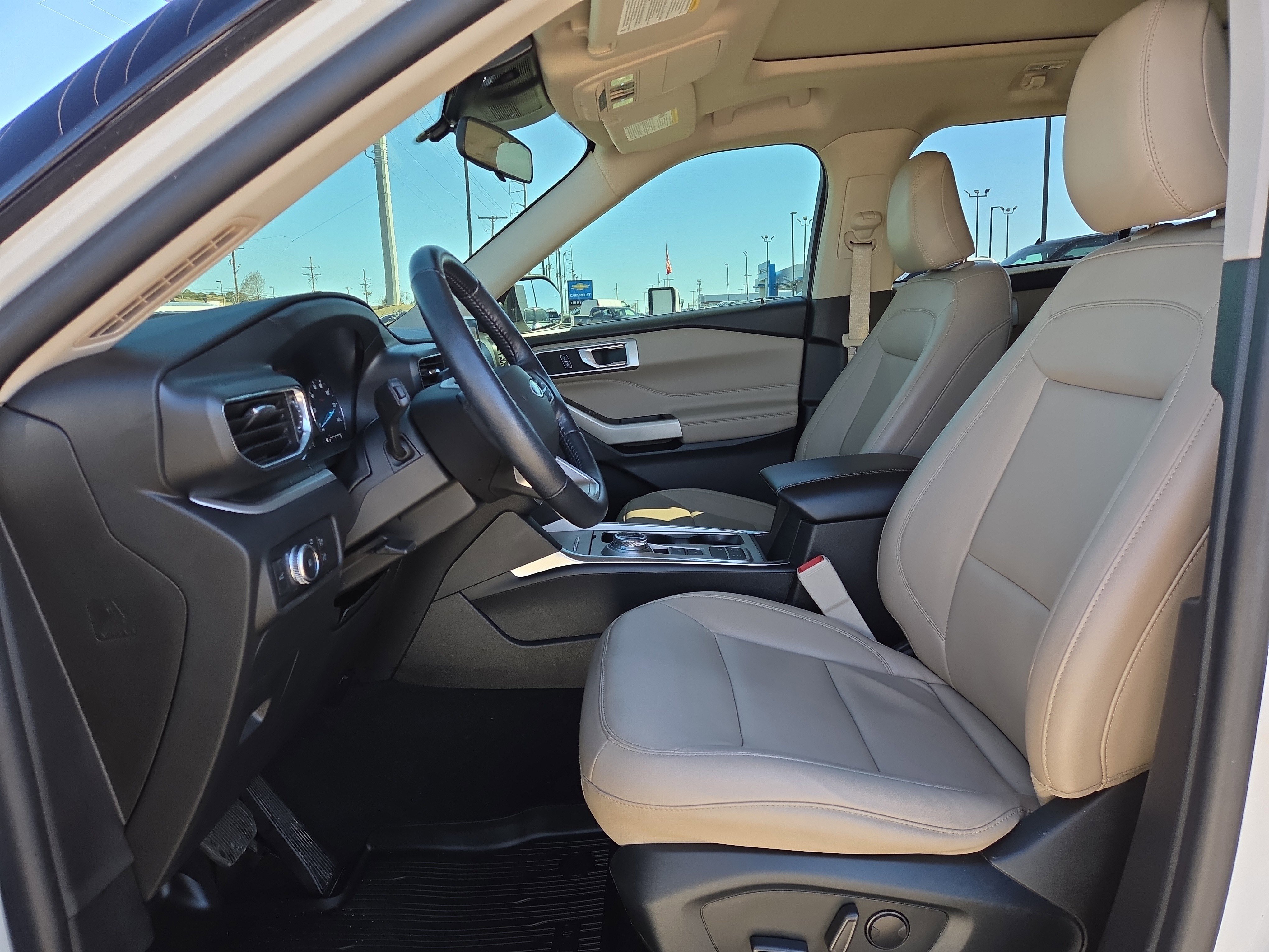 Certified 2022 Ford Explorer XLT w/ Equipment Group 202A image 10