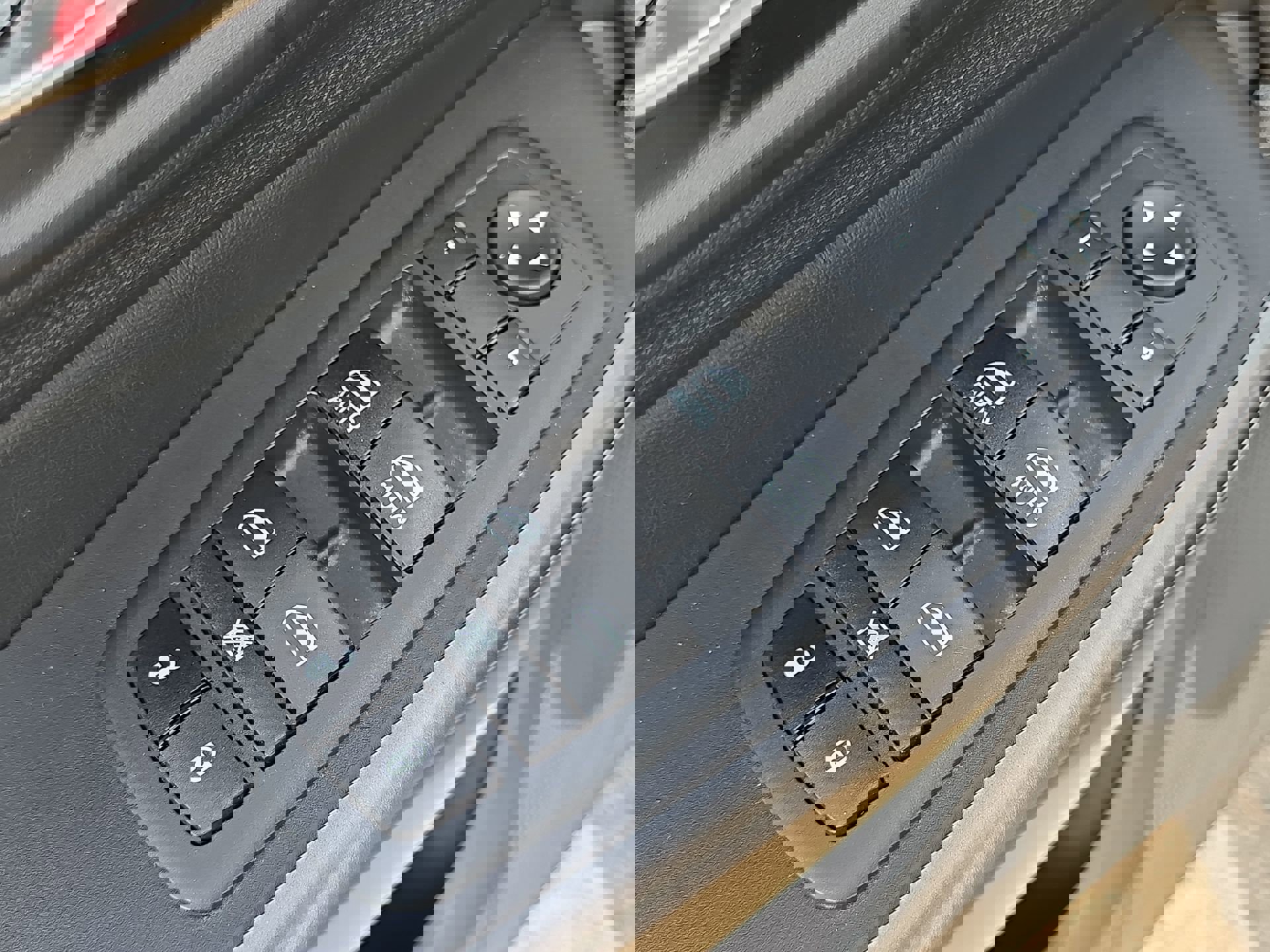 Used 2021 Jeep Cherokee Latitude Lux w/ Comfort/Convenience Group image 14