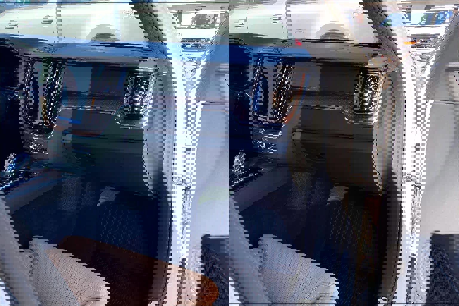 Used 2024 Volvo XC60 B5 Ultimate image 18