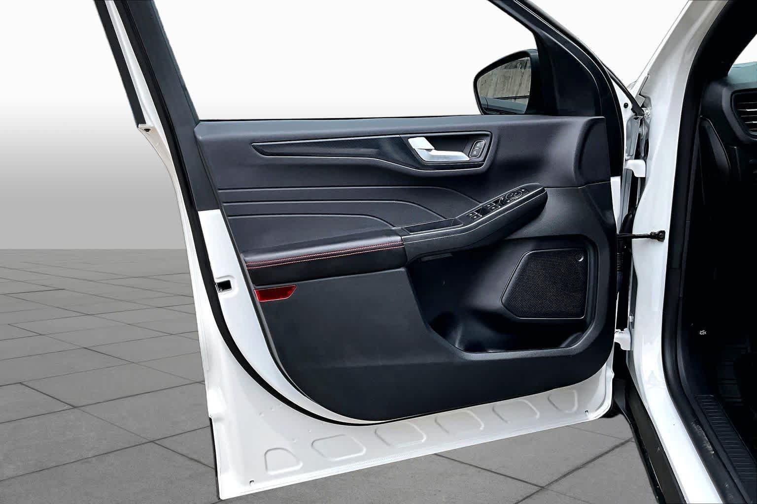 Certified 2025 Ford Escape ST-Line w/ Tech Pack #1 FWD image 22