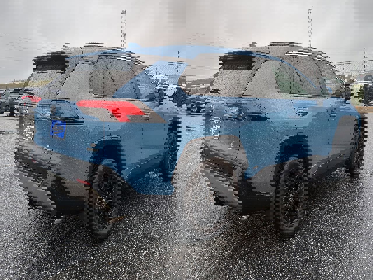 Used 2022 Toyota RAV4 SE w/ Convenience Package image 4