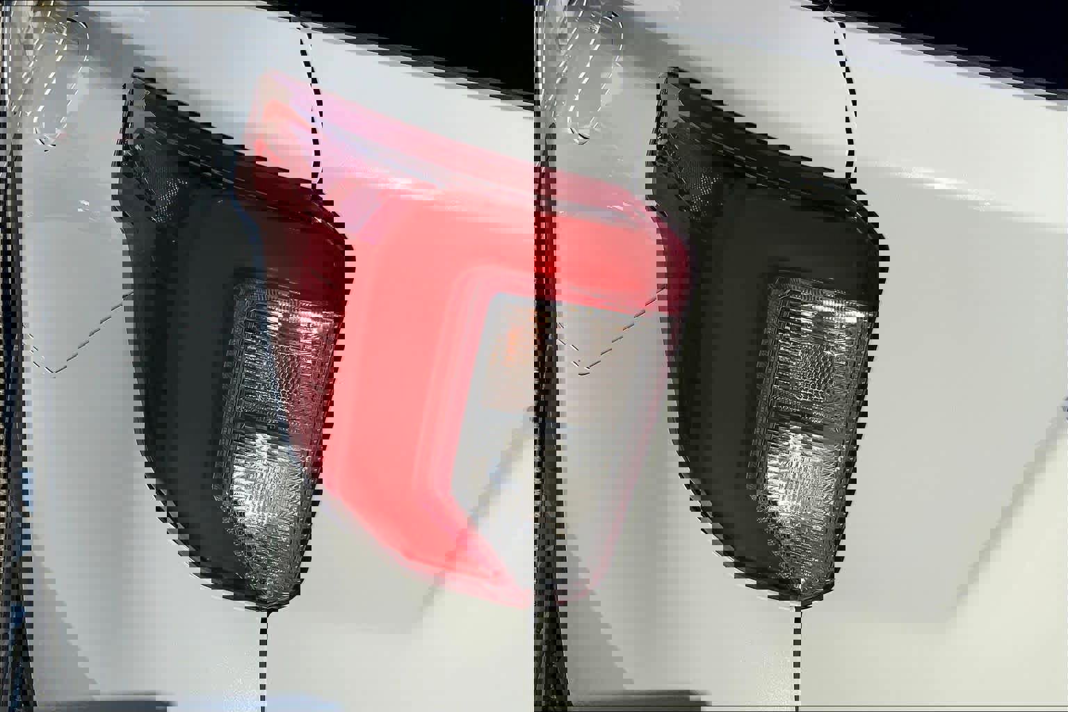 Certified 2021 Ford Explorer Platinum w/ Equipment Group 601A image 28