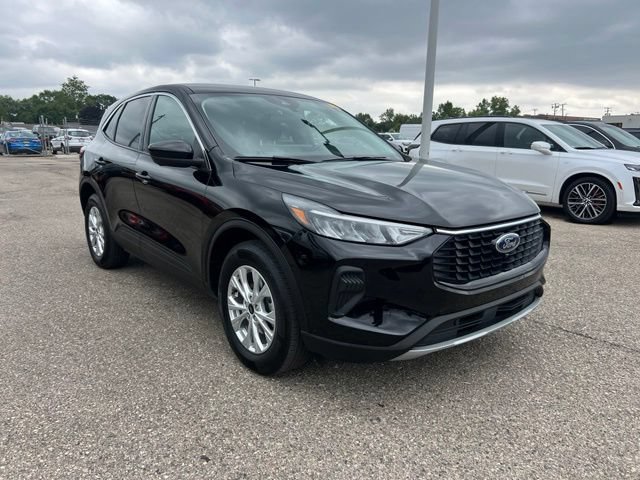 Certified 2023 Ford Escape Active w/ Tech Pack #2 AWD/4WD image 3