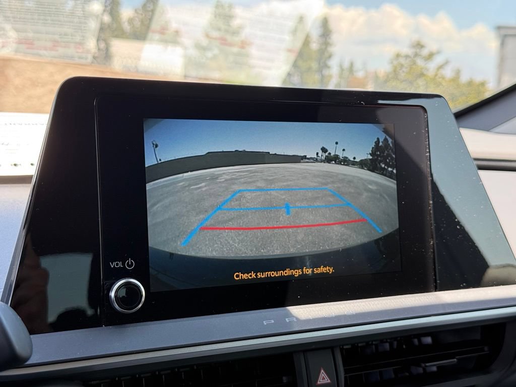 Used 2025 Toyota Prius LE FWD image 9