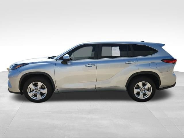 Used 2023 Toyota Highlander L image 2