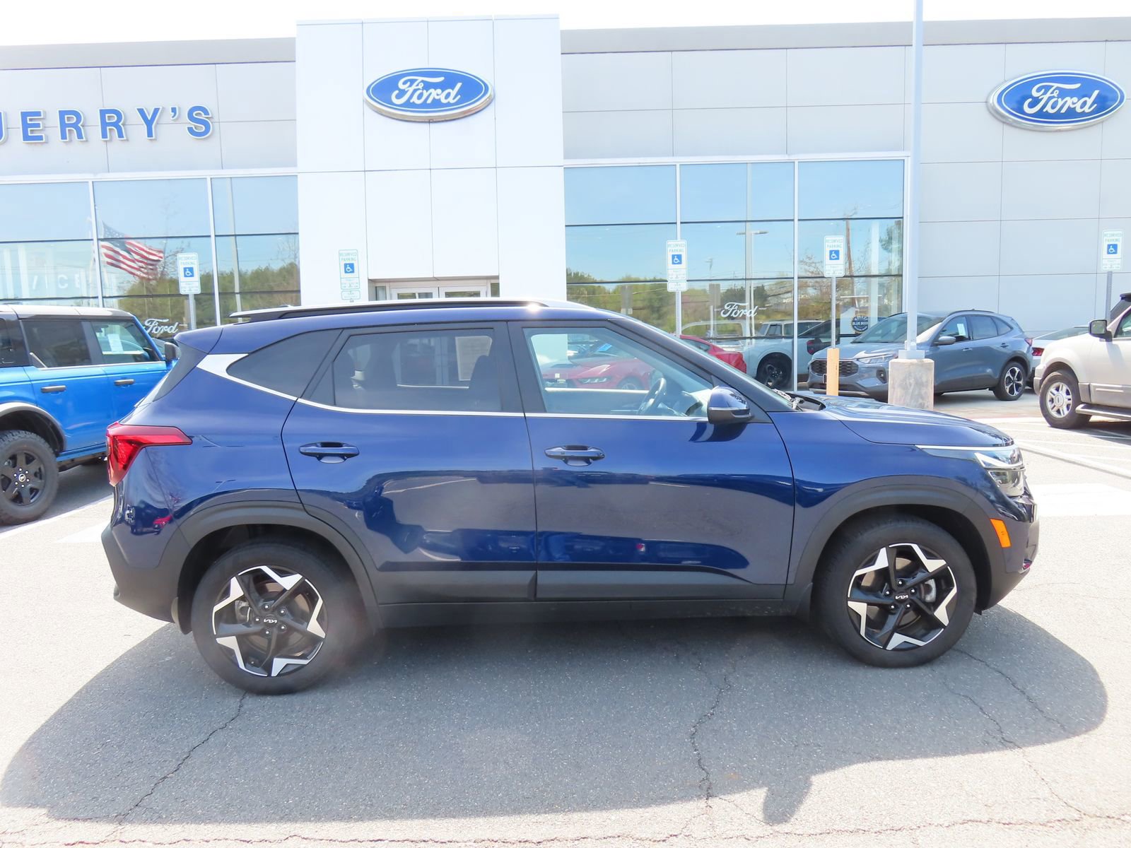 Used 2024 Kia Seltos EX image 7