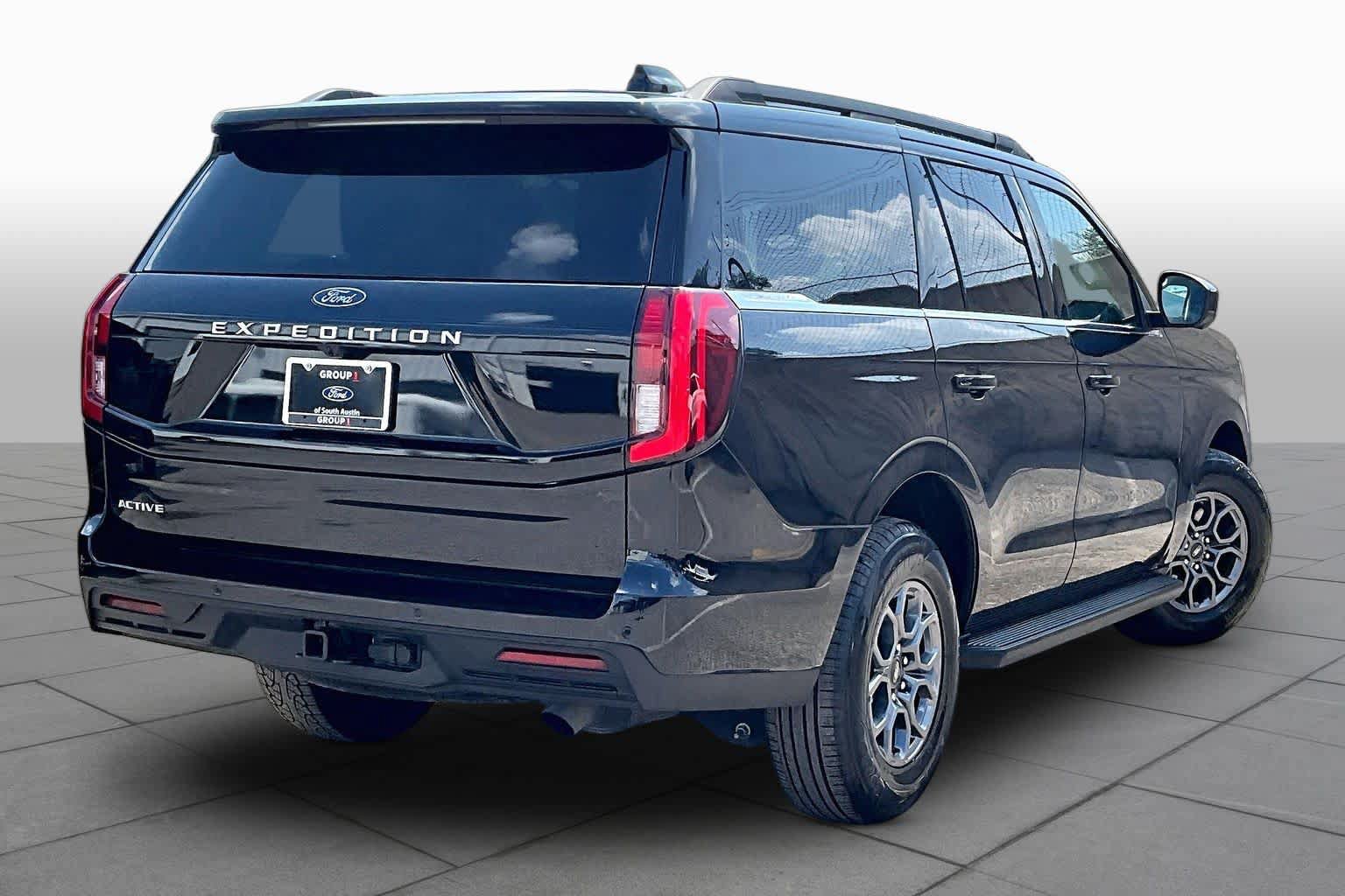 Certified 2025 Ford Expedition Active RWD image 7