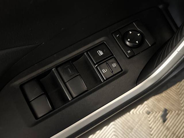 Used 2022 Toyota RAV4 LE AWD/4WD image 16