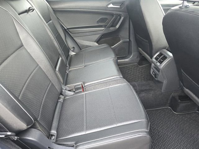 Used 2021 Volkswagen Tiguan SE image 18