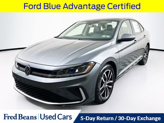 Used 2025 Volkswagen Jetta SE image 3