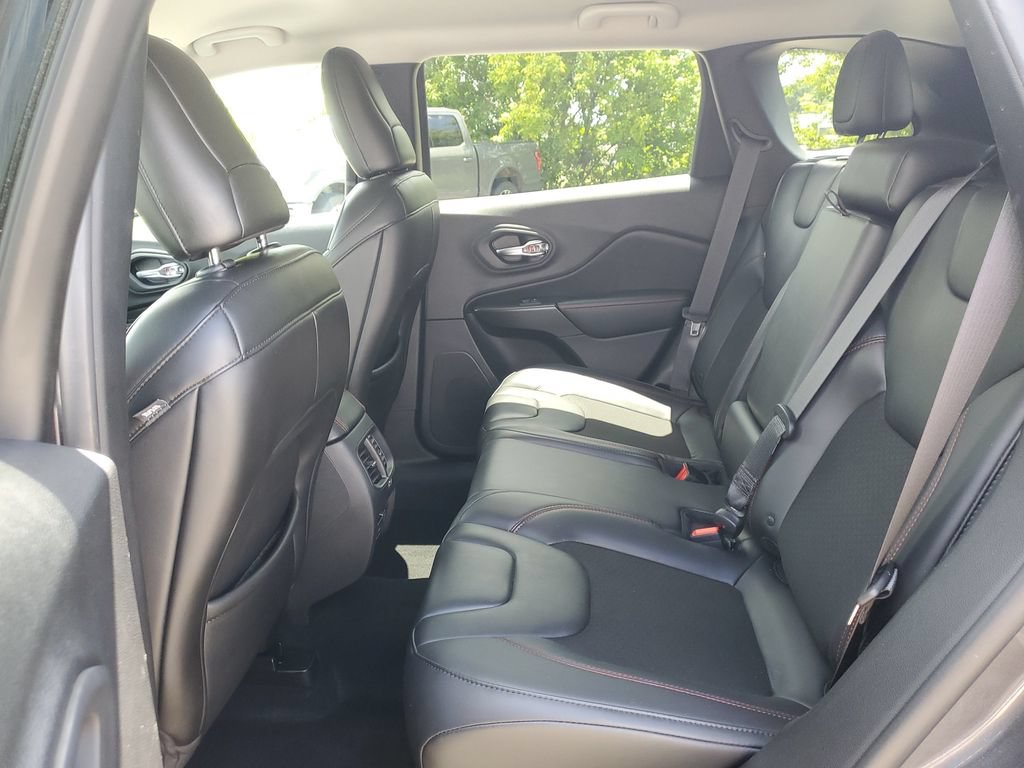 Used 2019 Jeep Cherokee Trailhawk w/ Cold Weather Group AWD/4WD image 13