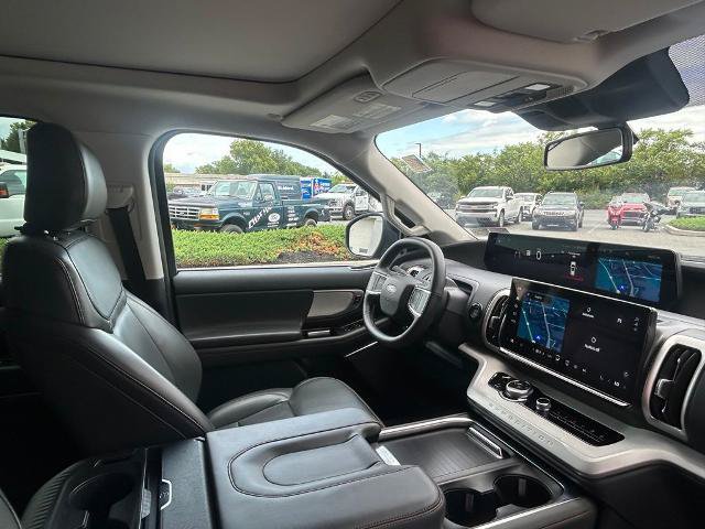 Certified 2025 Ford Expedition Active AWD/4WD image 30