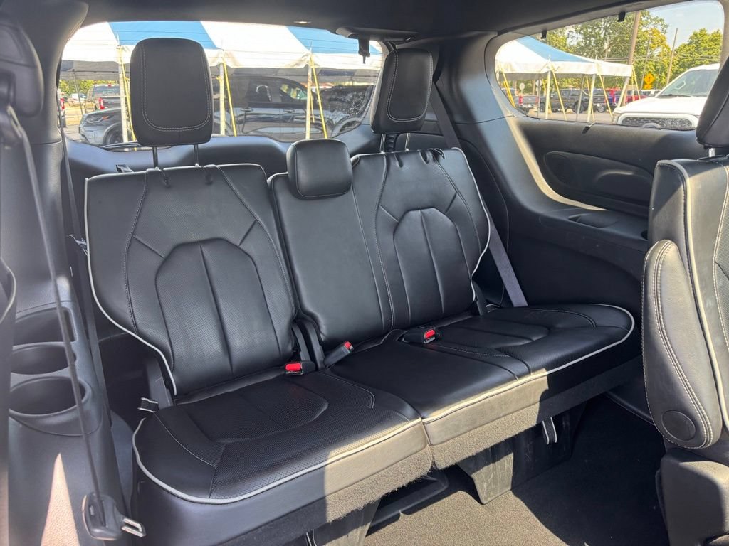Used 2025 Chrysler Pacifica Limited FWD image 20