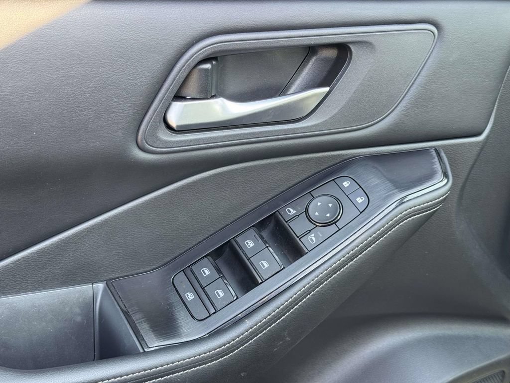 Used 2026 Nissan Rogue SV FWD image 19