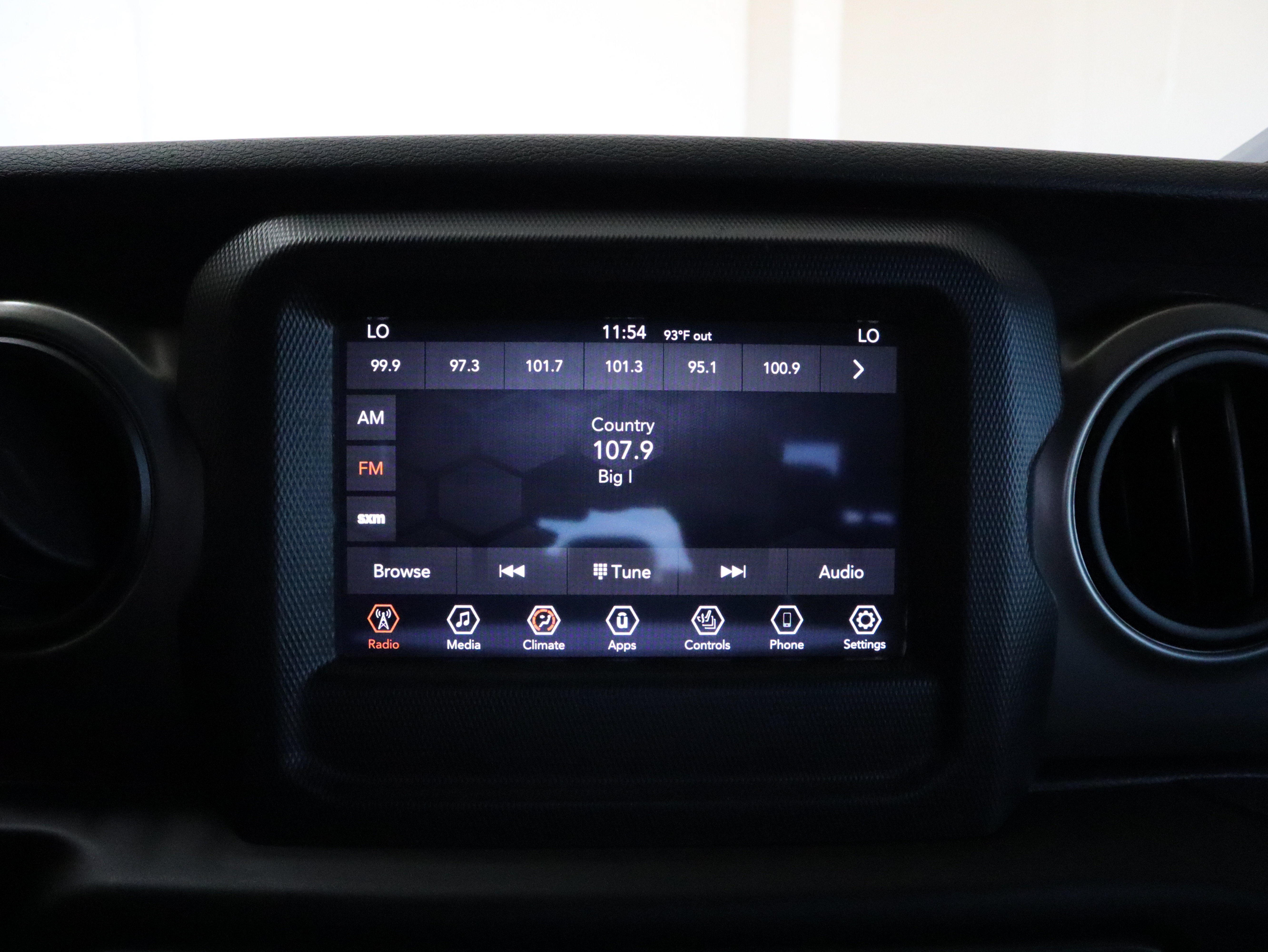 Used 2020 Jeep Gladiator Sport w/ Quick Order Package 24S AWD/4WD image 29