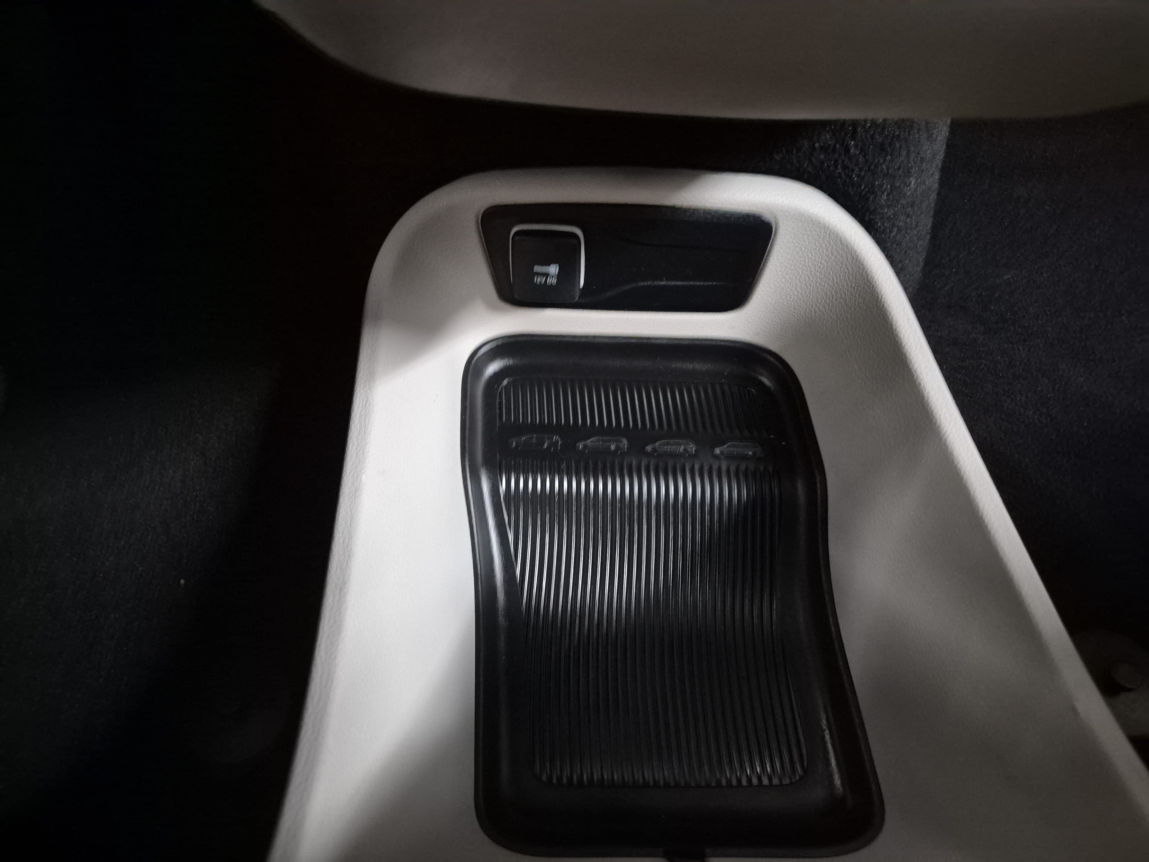 Used 2023 Chrysler Pacifica Touring-L FWD image 28