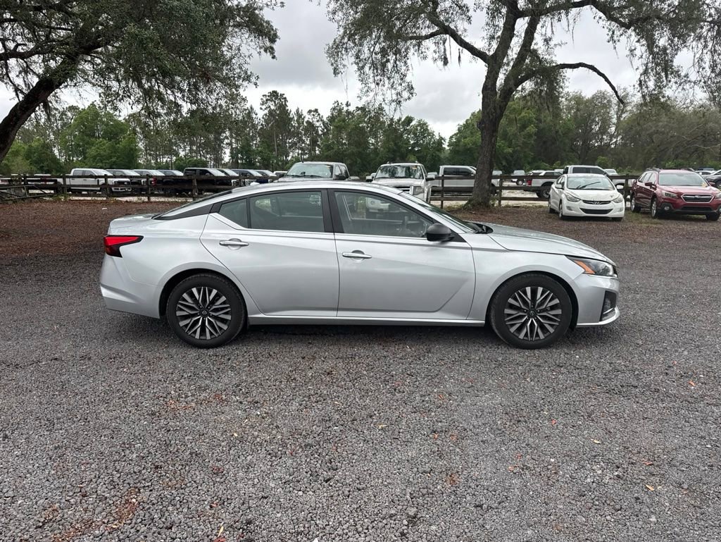Used 2024 Nissan Altima 2.5 SV FWD image 6