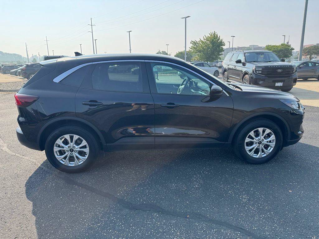 Certified 2023 Ford Escape Active w/ Tech Pack #2 AWD/4WD image 2