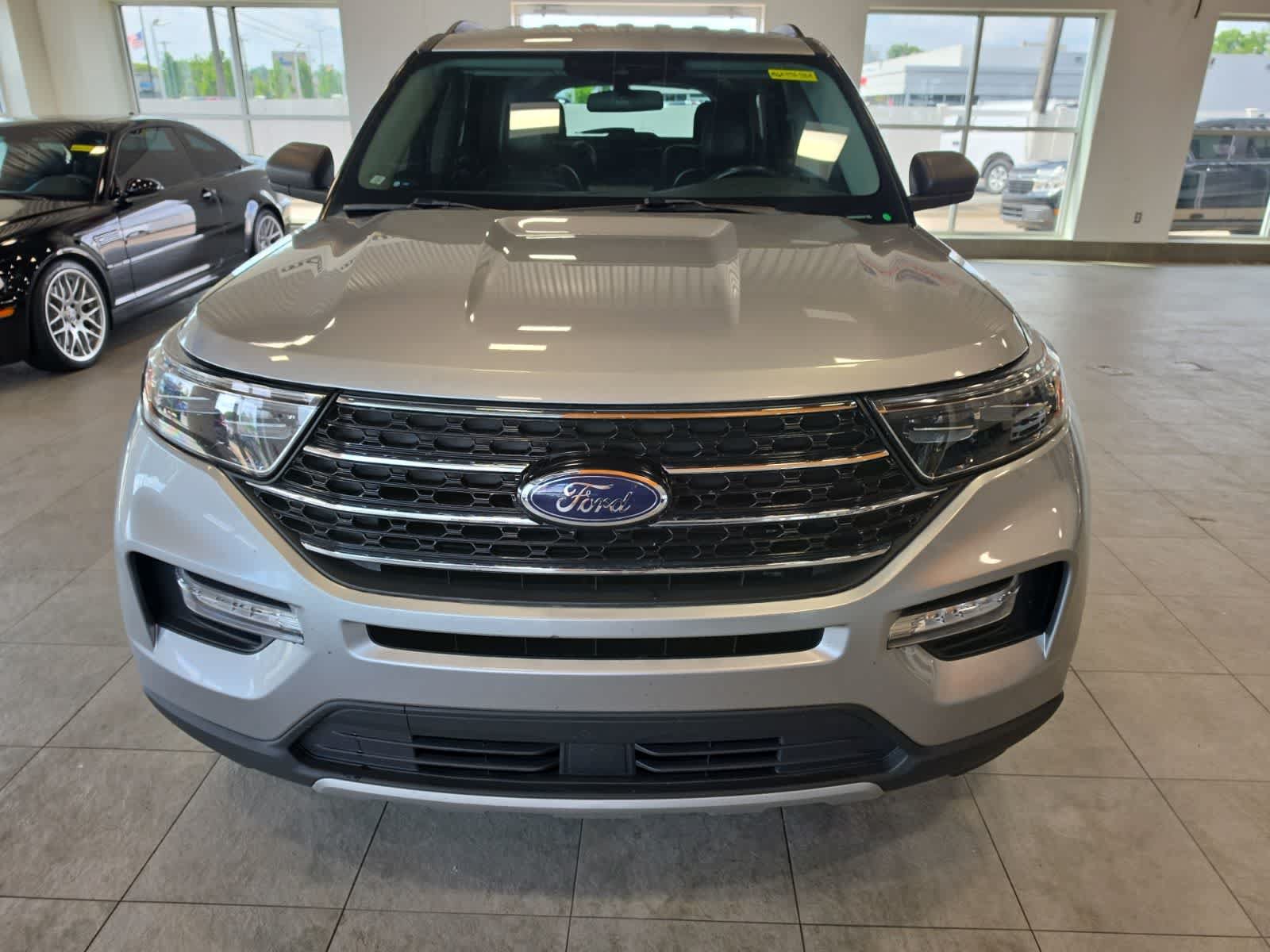 Certified 2021 Ford Explorer XLT w/ Equipment Group 202A AWD/4WD image 3