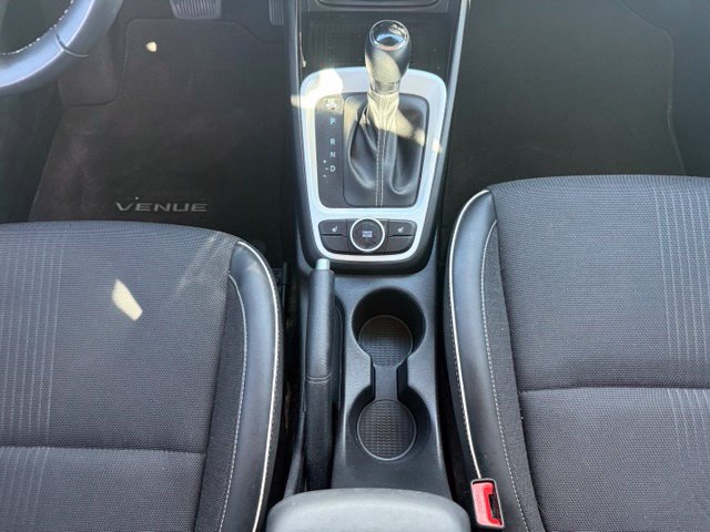 Used 2024 Hyundai Venue Limited FWD image 28