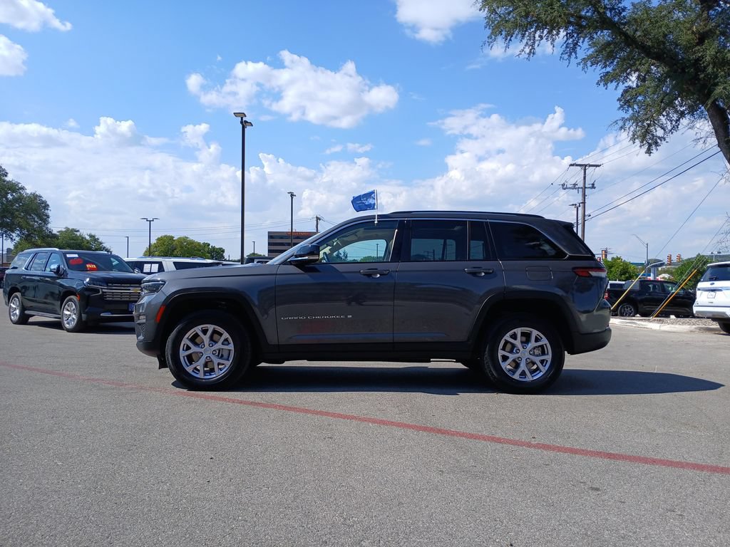 Used 2022 Jeep Grand Cherokee Limited AWD/4WD image 6