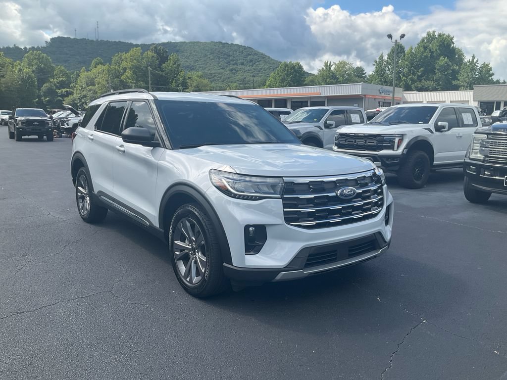 Certified 2025 Ford Explorer Active w/ Active Comfort Package AWD/4WD image 3