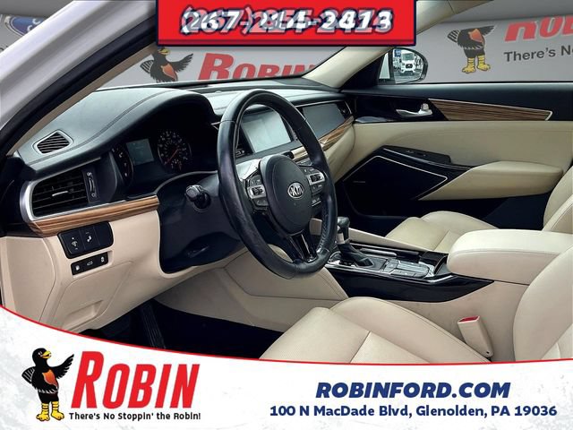Used 2017 Kia Cadenza Premium w/ Luxury Package FWD image 17