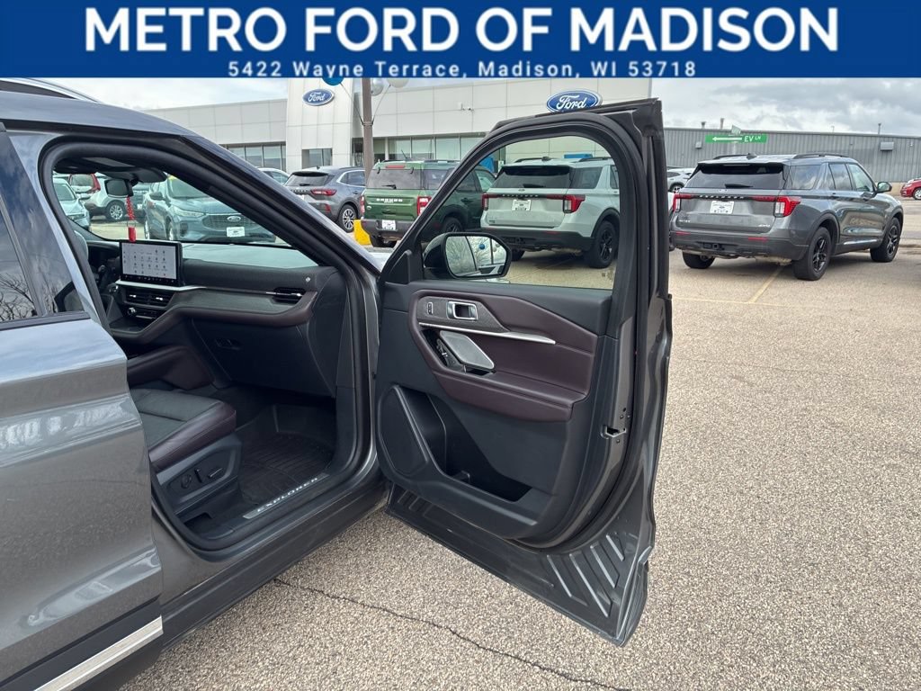 Certified 2025 Ford Explorer Platinum AWD/4WD image 50