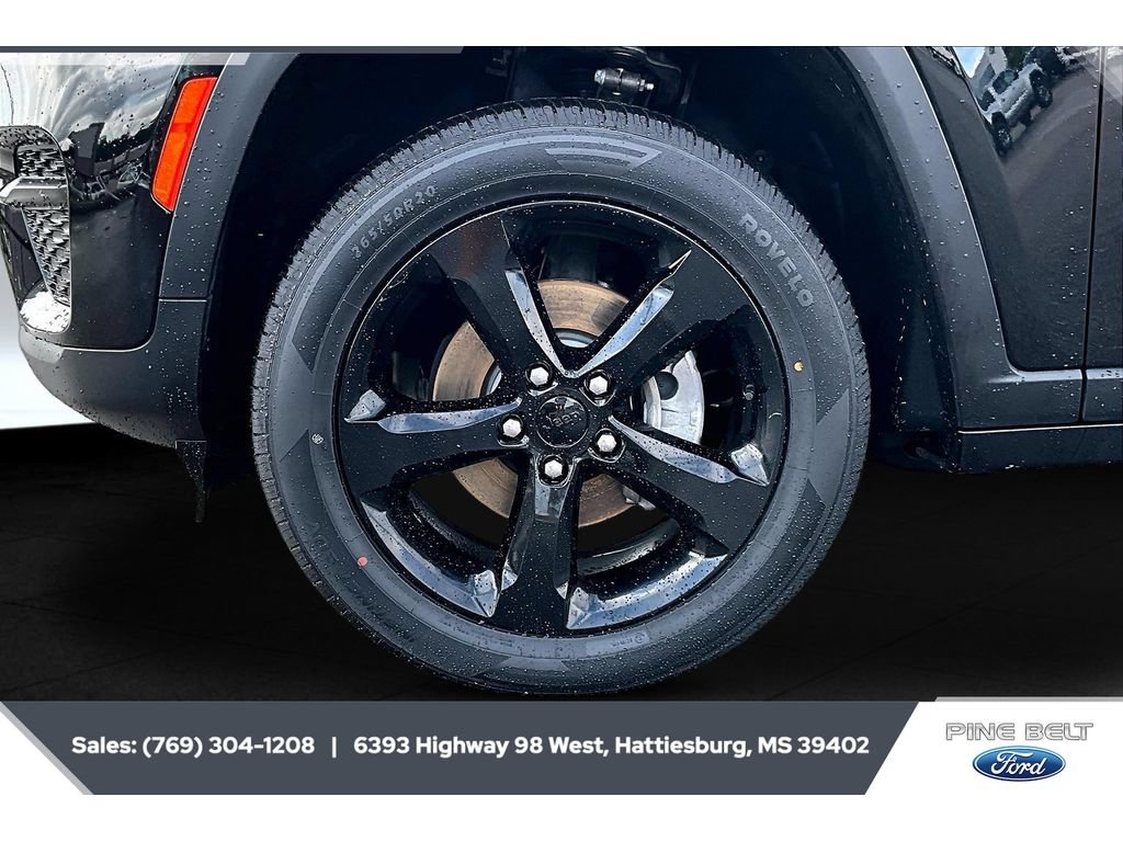 Used 2022 Jeep Grand Cherokee Altitude AWD/4WD image 9