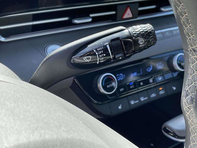 Used 2025 Hyundai Elantra SEL image 13