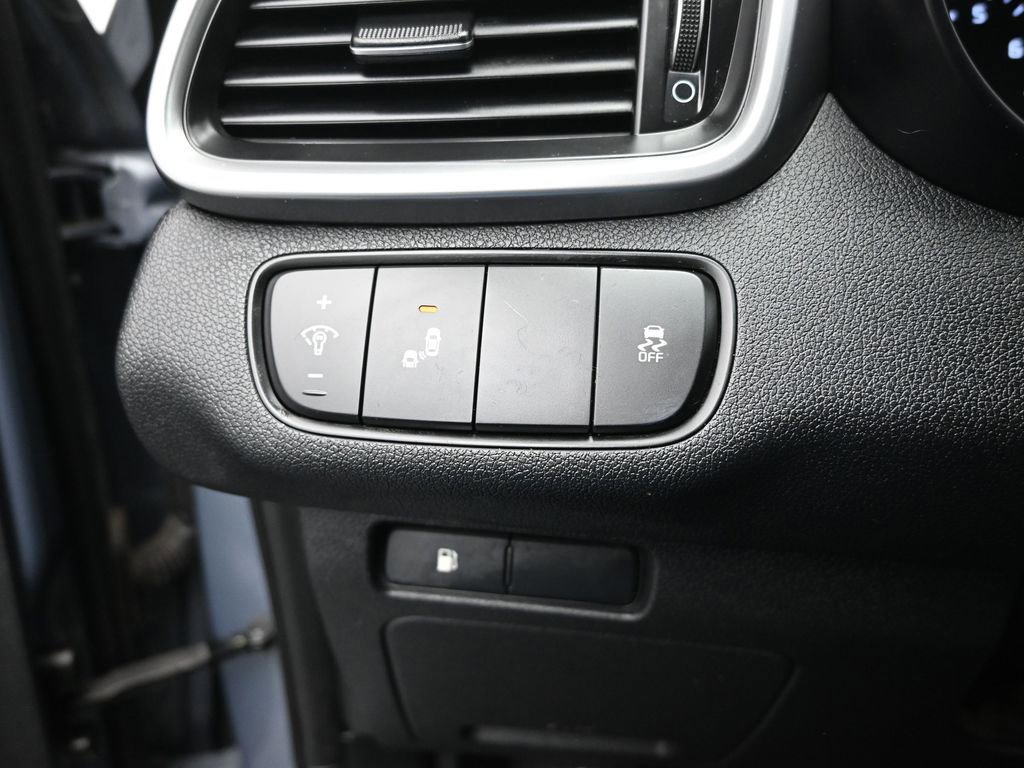 Used 2020 Kia Sorento LX image 39