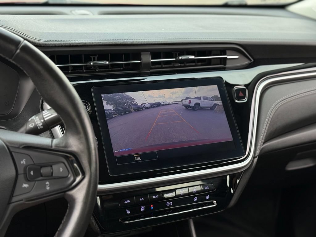 Used 2022 Chevrolet Bolt EUV LT w/ Comfort Package FWD image 3