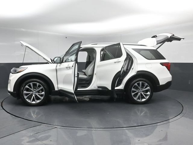 Certified 2025 Ford Explorer Platinum w/ Ultimate Package AWD/4WD image 58