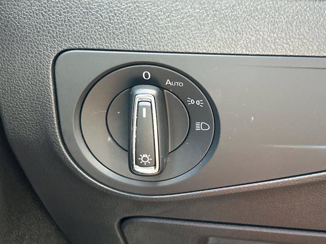 Used 2022 Volkswagen Tiguan SE FWD image 32