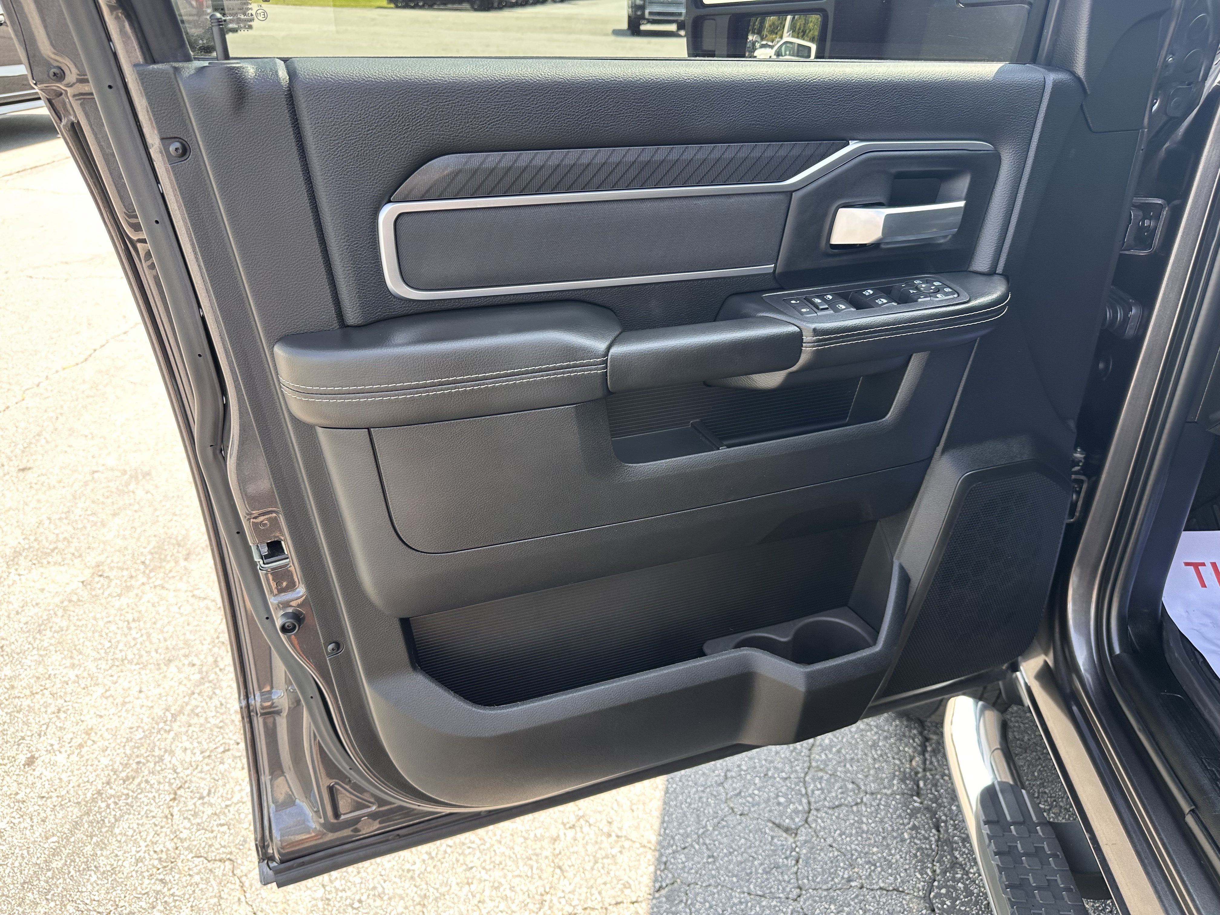 Used 2025 RAM 3500 Big Horn AWD/4WD image 10