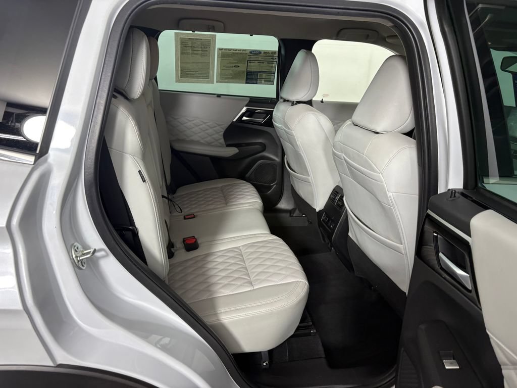 Used 2023 Mitsubishi Outlander SEL FWD image 36