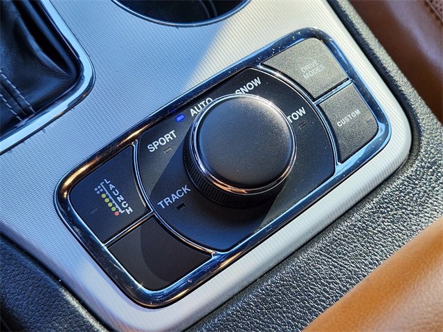 Used 2020 Jeep Grand Cherokee SRT image 25