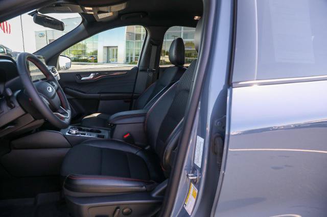 Certified 2025 Ford Escape ST-Line Select w/ Tech Pack #2 AWD/4WD image 17