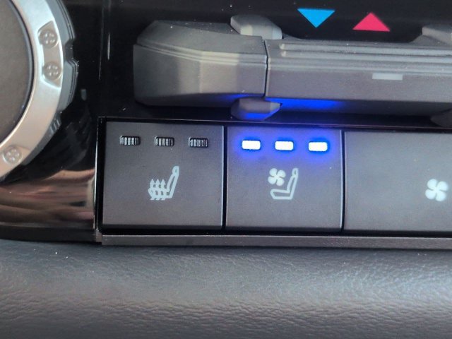 Used 2025 Toyota Tundra Platinum AWD/4WD image 24