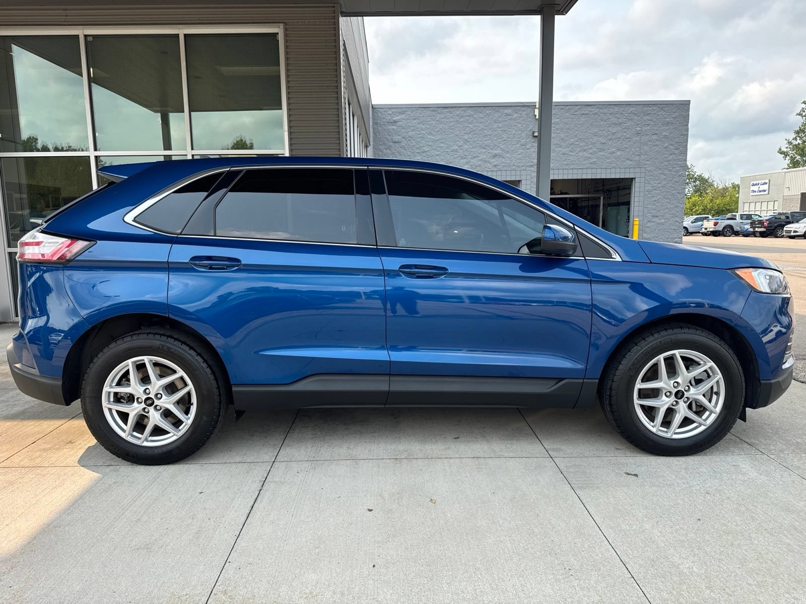 Certified 2024 Ford Edge SEL w/ Convenience Package AWD/4WD image 9