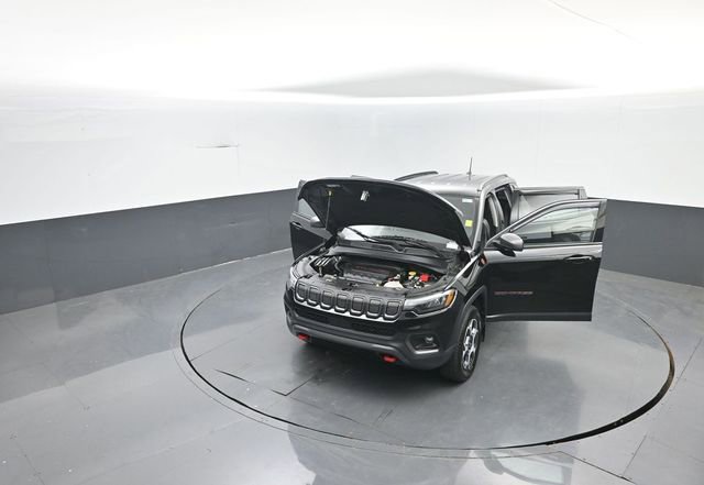 Used 2022 Jeep Compass Trailhawk w/ Trailhawk Convenience Group AWD/4WD image 41