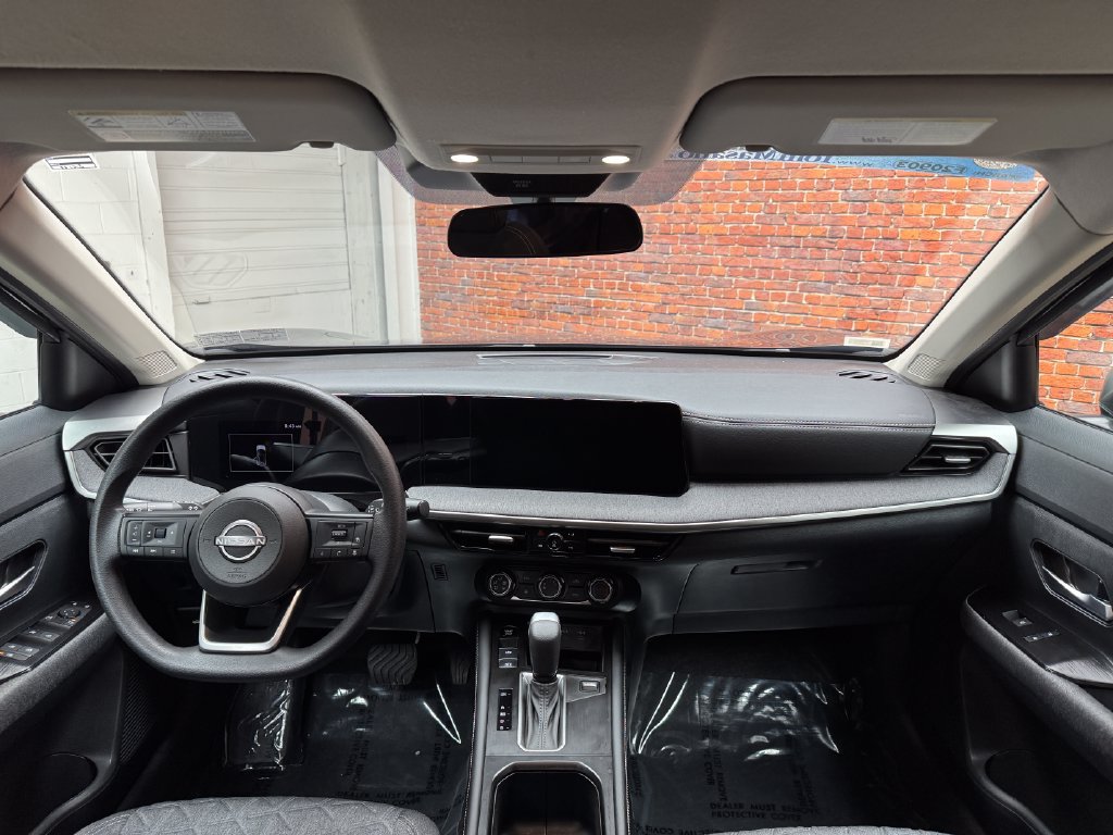 Used 2025 Nissan Kicks SV AWD/4WD image 11