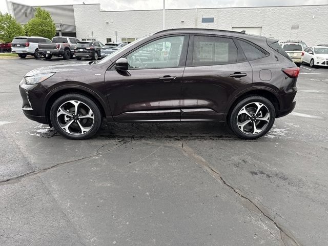 Certified 2023 Ford Escape ST-Line Elite AWD/4WD image 3