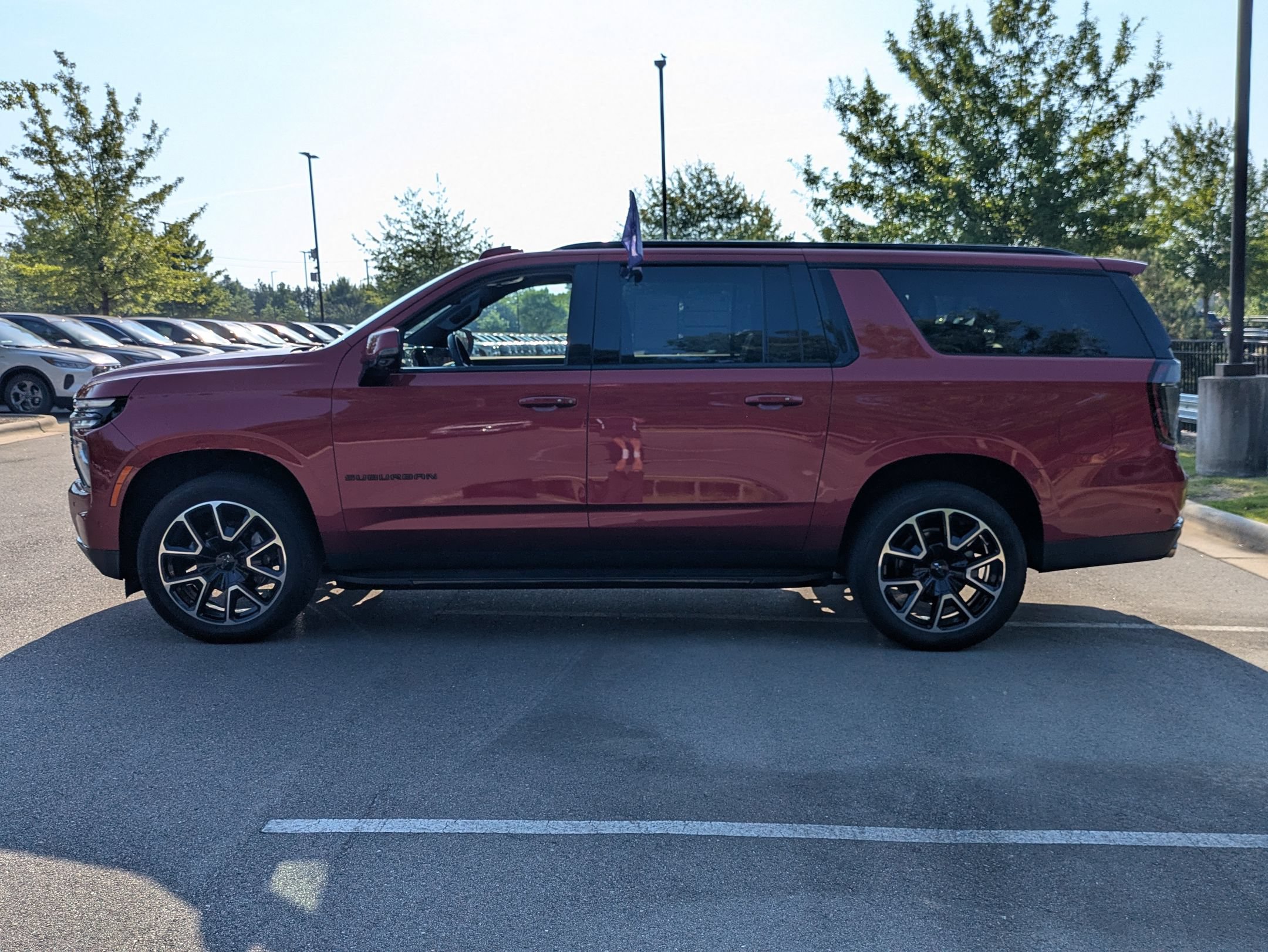 Used 2025 Chevrolet Suburban RST w/ Comfort Package AWD/4WD image 7