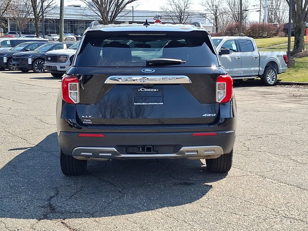 Certified 2023 Ford Explorer XLT w/ Equipment Group 202A AWD/4WD image 8