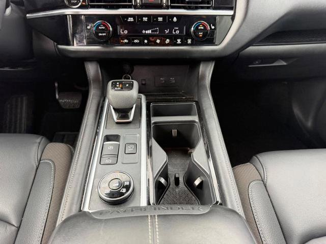 Used 2025 Nissan Pathfinder SL AWD/4WD image 19