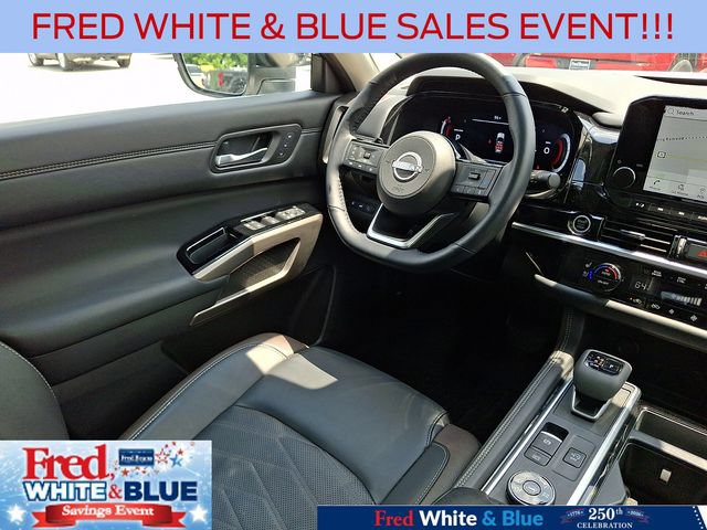Used 2024 Nissan Pathfinder Platinum w/ Cargo Package AWD/4WD image 14
