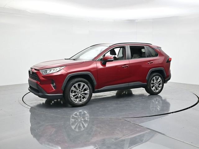 Used 2020 Toyota RAV4 XLE Premium FWD image 5