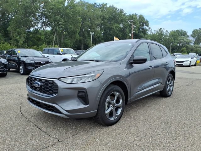 Certified 2024 Ford Escape ST-Line w/ Tech Pack #1 AWD/4WD image 3
