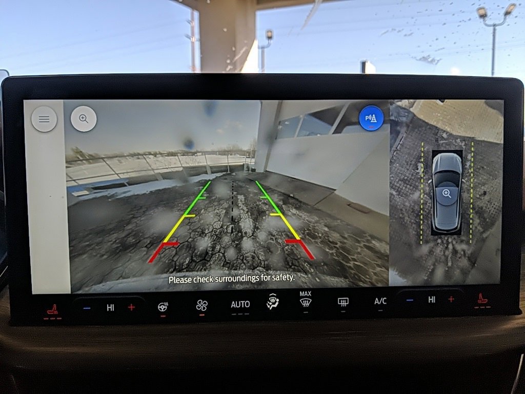 Certified 2025 Ford Escape Platinum w/ Premium Technology Package image 17